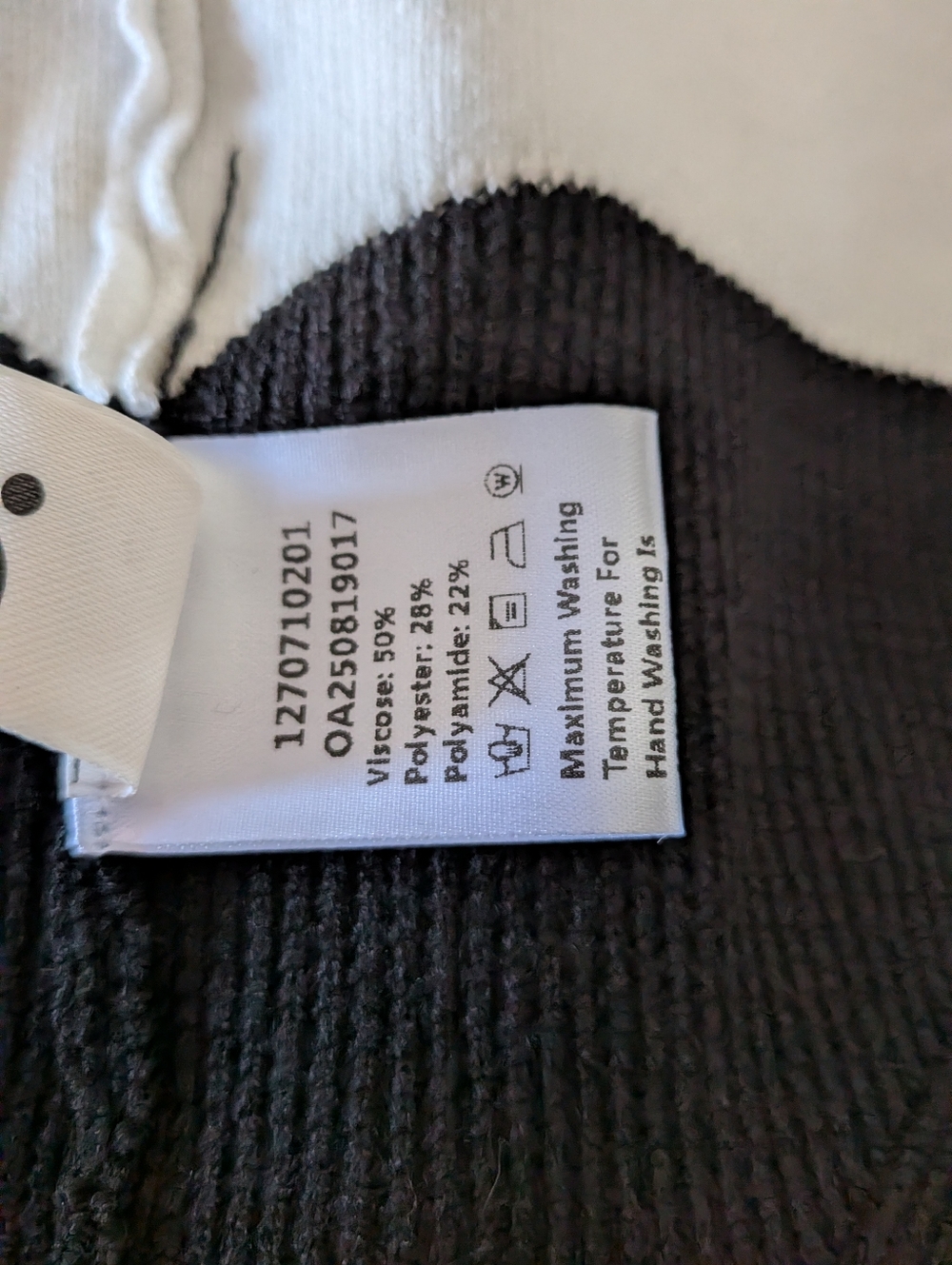 Commense Contrast Ruffle Hem Button Cardigan - Picture 14 of 16